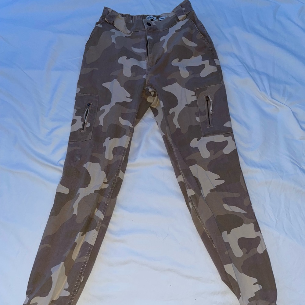 HOLLISTER CAMO CARGO PANTS